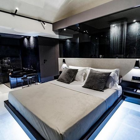 4 Suites " Unconventional Living Rooms " CTA Exterior foto