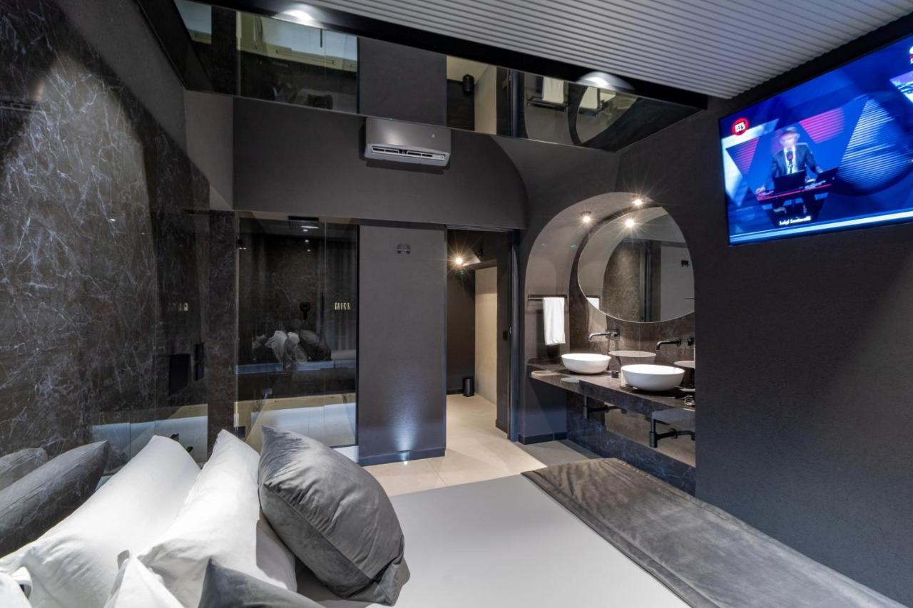 4 Suites " Unconventional Living Rooms " CTA Exterior foto