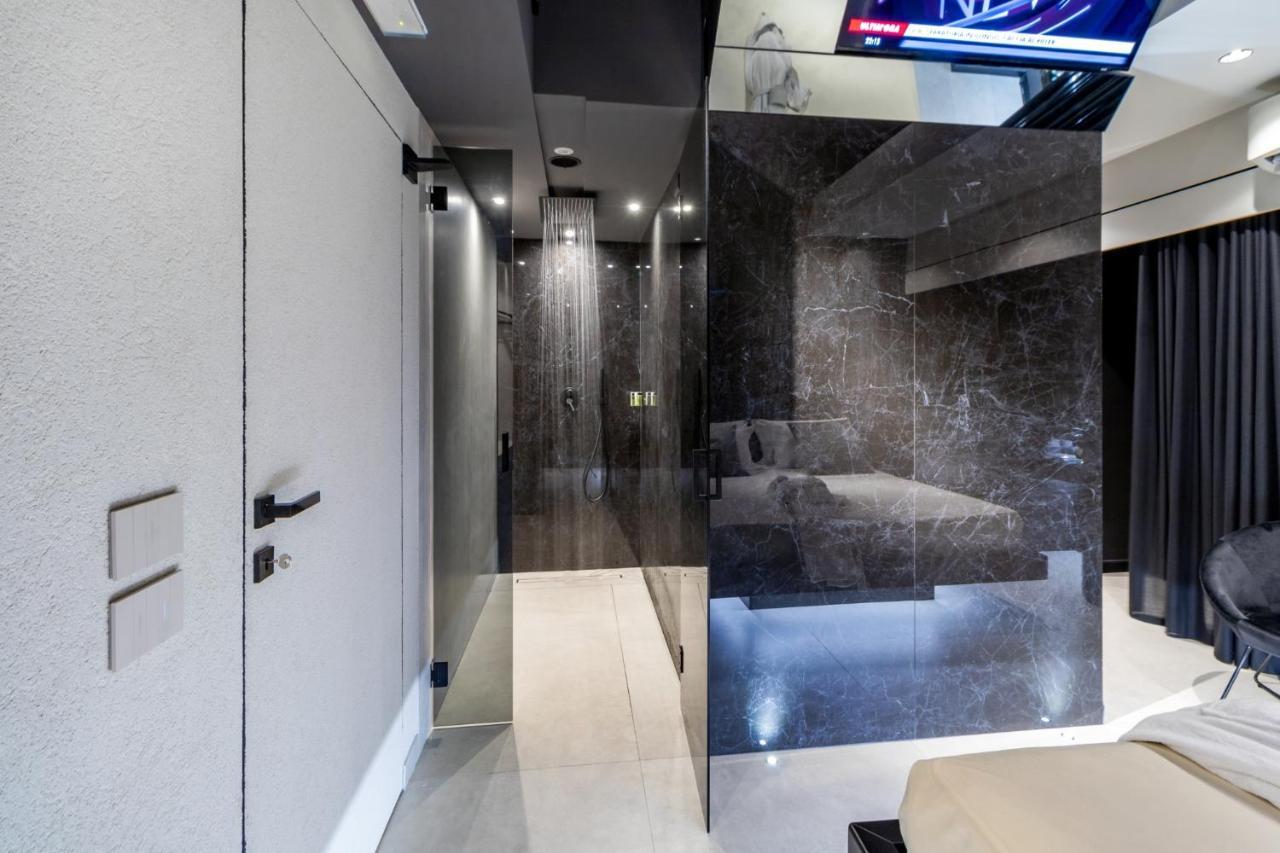 4 Suites " Unconventional Living Rooms " CTA Exterior foto
