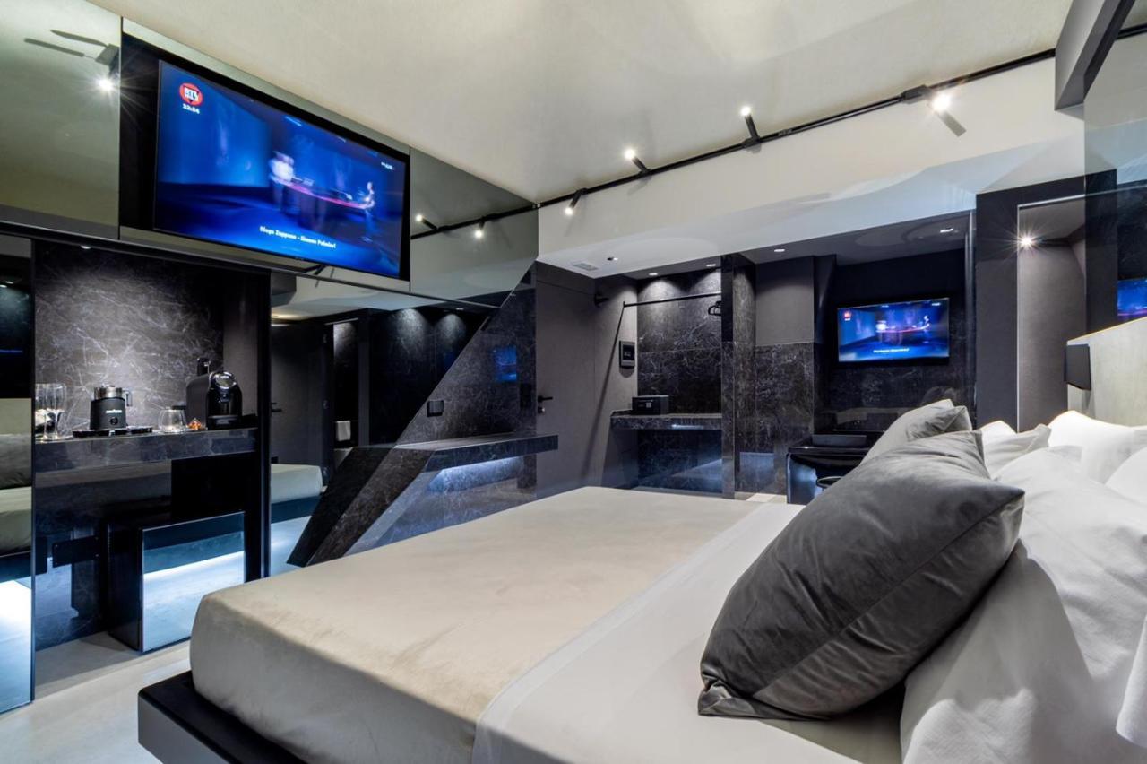 4 Suites " Unconventional Living Rooms " CTA Exterior foto