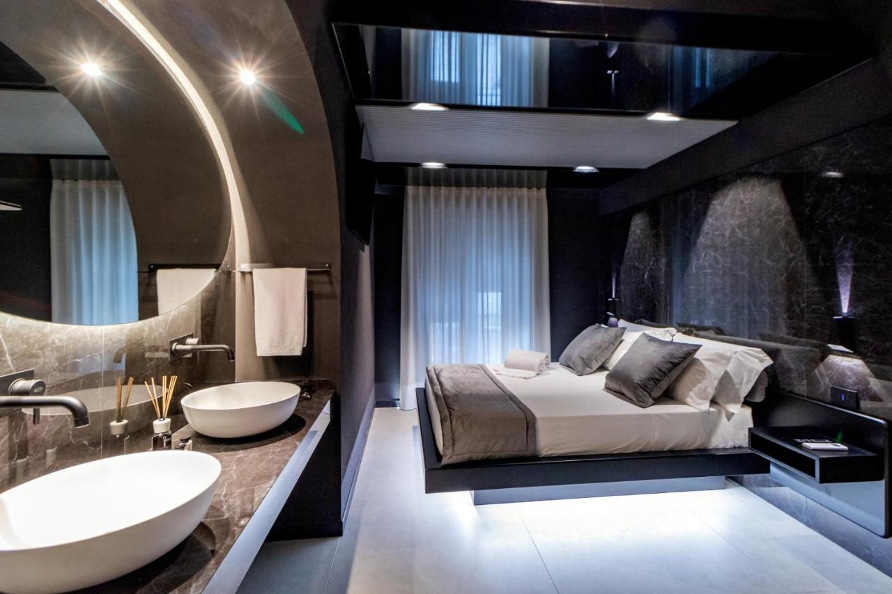 4 Suites " Unconventional Living Rooms " CTA Exterior foto